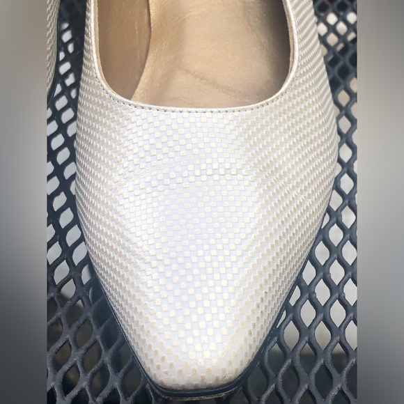 Stuart Weitzman Pumps In Bone With A Dot Texture and Gold Shimmer.Woman’s Size 8 - Picture 10 of 15
